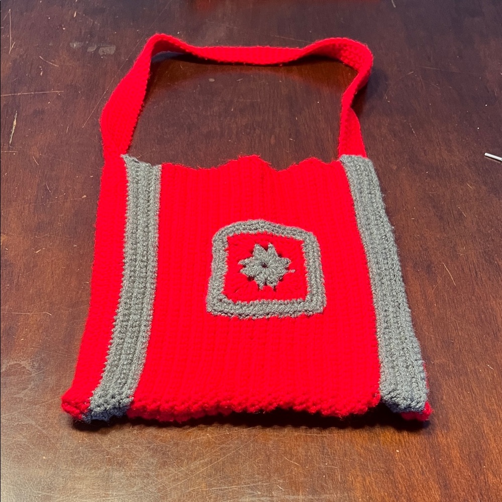Stylish Red and Gray Knit Shoulder Bag